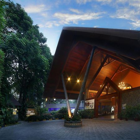 Uday Suites - The Airport Hotel Thiruvananthapuram Екстериор снимка