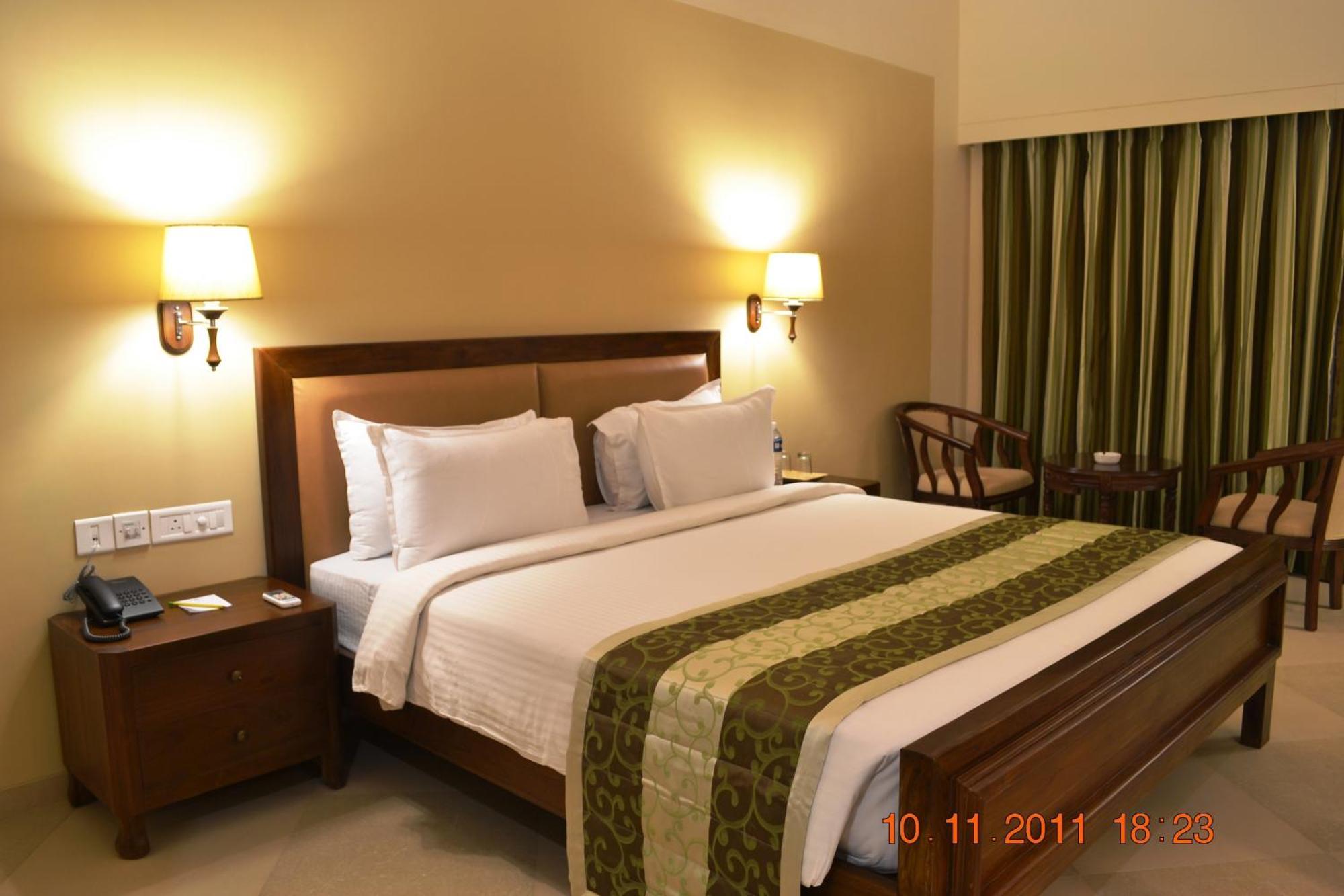Uday Suites - The Airport Hotel Thiruvananthapuram Екстериор снимка