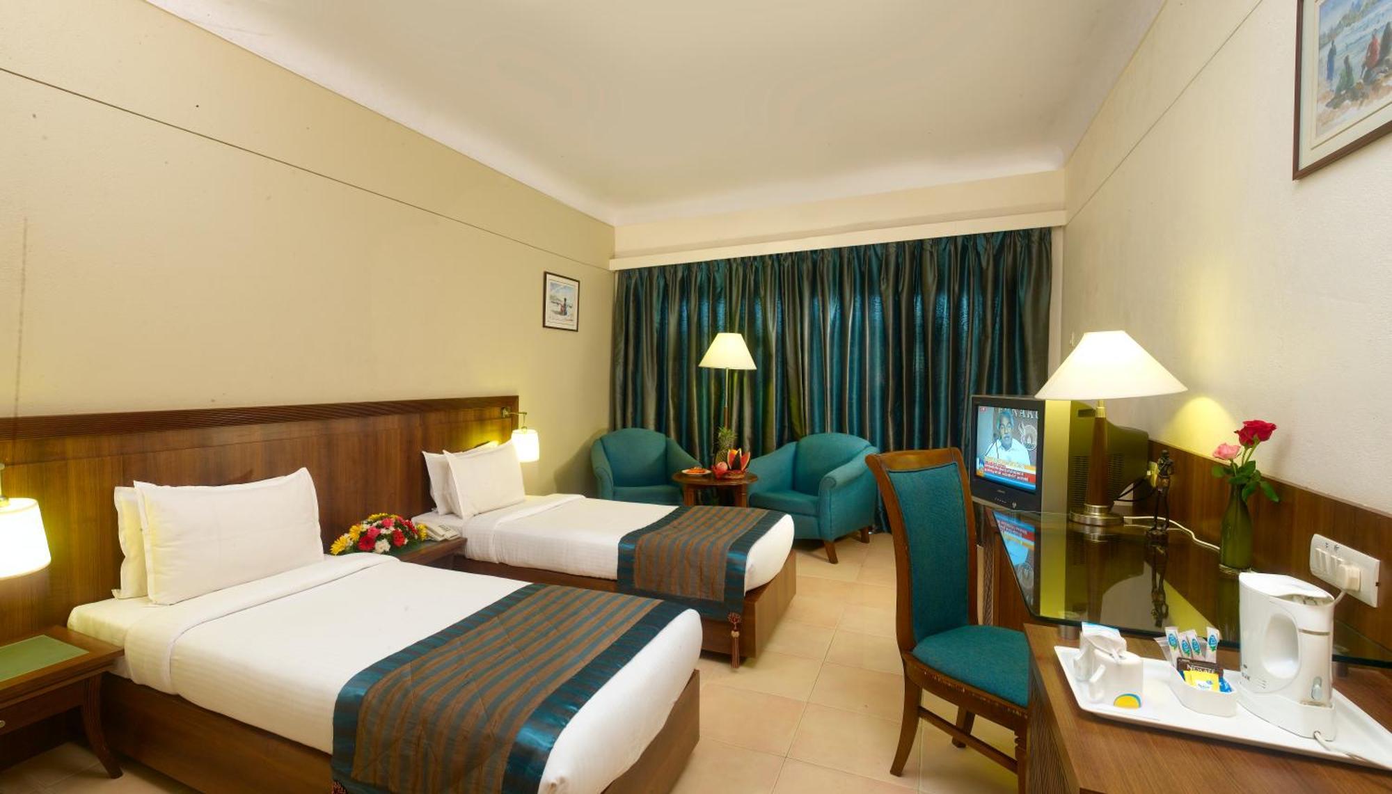 Uday Suites - The Airport Hotel Thiruvananthapuram Екстериор снимка