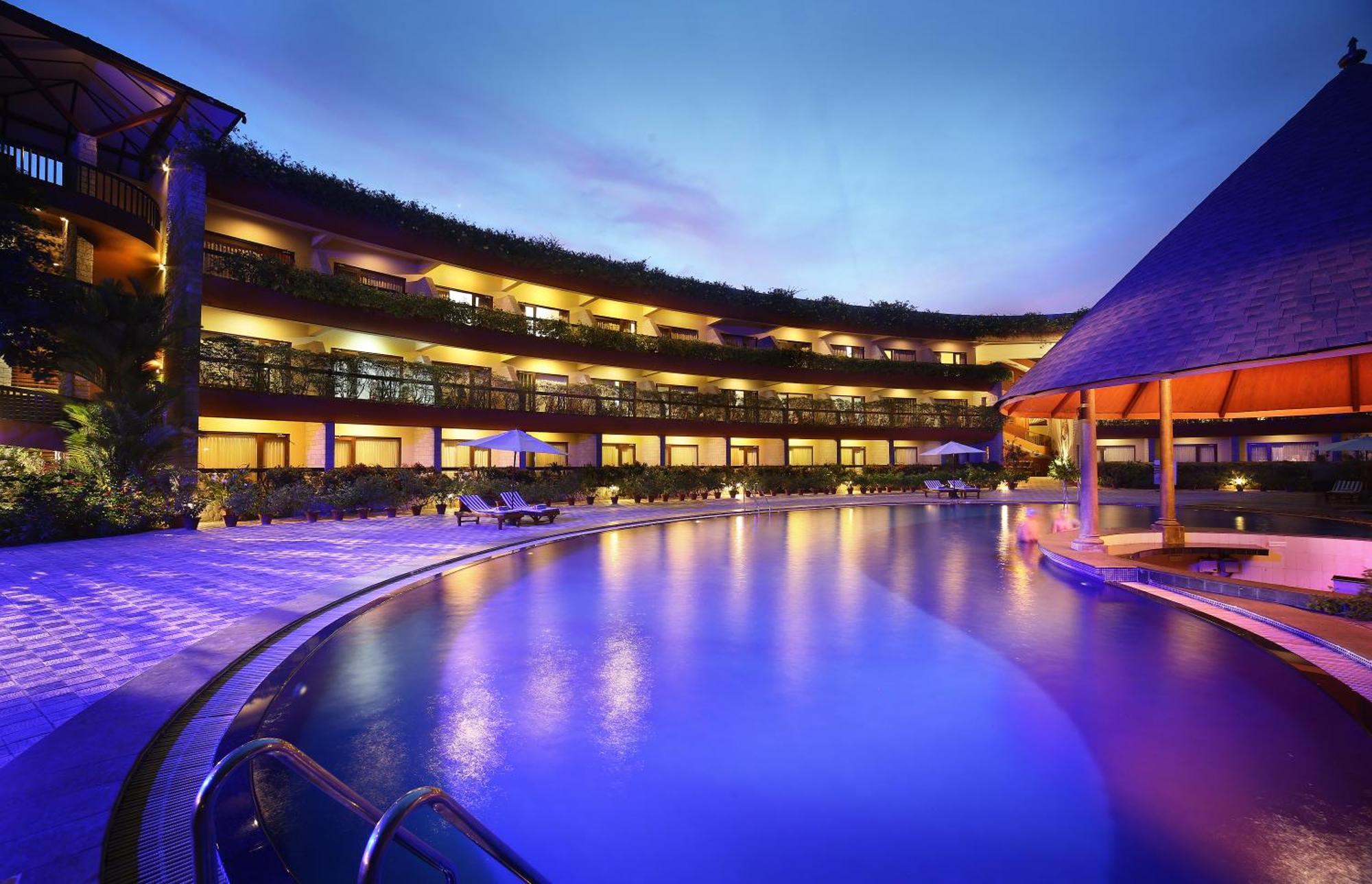 Uday Suites - The Airport Hotel Thiruvananthapuram Екстериор снимка