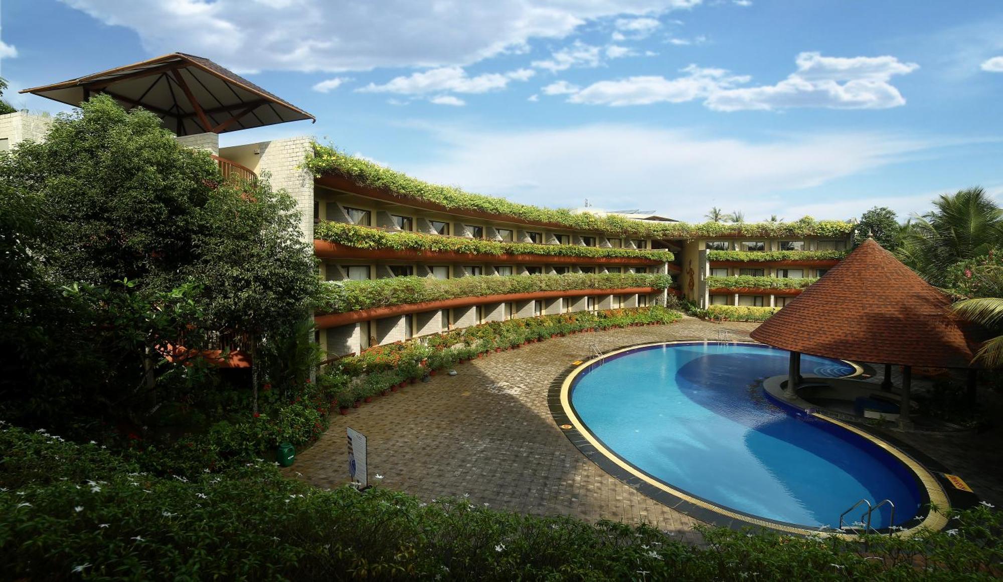 Uday Suites - The Airport Hotel Thiruvananthapuram Екстериор снимка