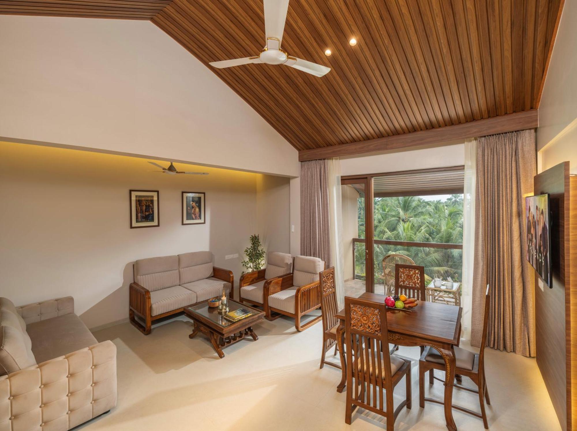 Uday Suites - The Airport Hotel Thiruvananthapuram Екстериор снимка